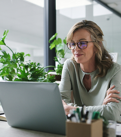 woman with laptop