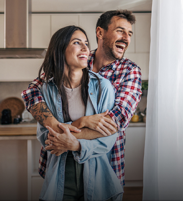 χαρούμενο ζευγάρι για το συγχρηματοδοτούμενο πρόγραμμα &quot;Σπίτι μου 2&quot;